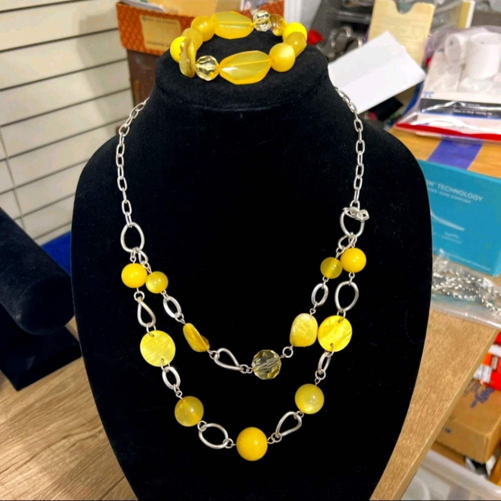 Vintage Yellow And Silver Necklace And Bracelet Set